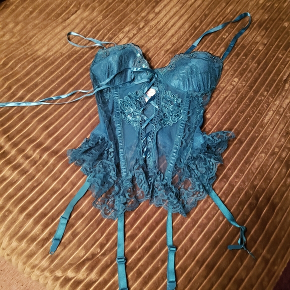 Y2K Lingerie in Lace and Satin NWOT - Picture 1 of 9